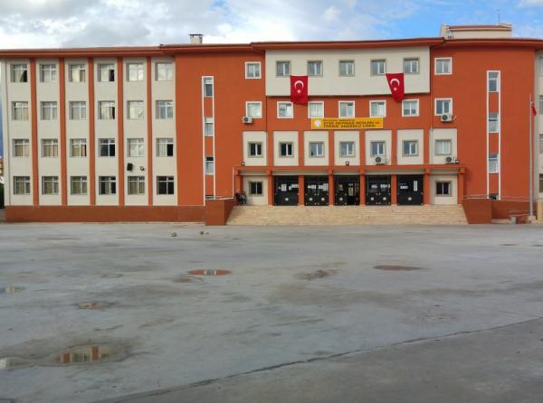 Ayşe Akpınar Mesleki ve Teknik Anadolu Lisesi Fotoğrafı
