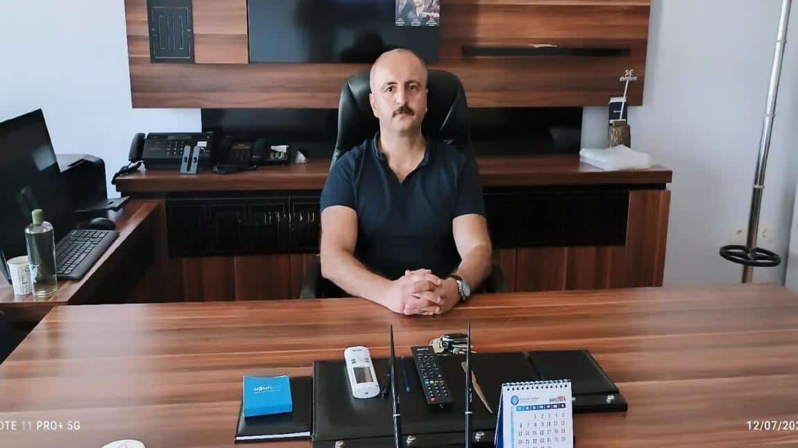 ÖZGÜR YENİGÖKÇE - MÜDÜR
